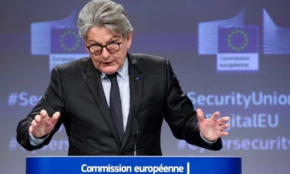 Τ. Μπρετόν: Υπέρ της χορήγησης αναμνηστικής δόσης εμβολίου μετά από τις επικρίσεις του ΠΟΥ